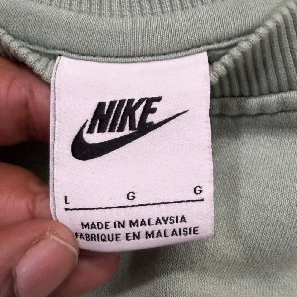 Nike Kids‎ Sportswear Crewneck Sweatshirt Sage Green Embroidered Logo Large L